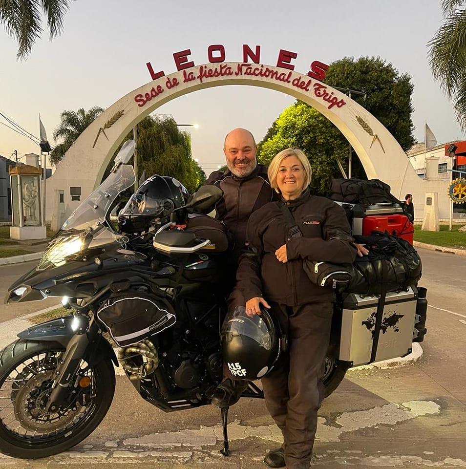 Diego y Monica, antes de partir a cumplir el sueño.